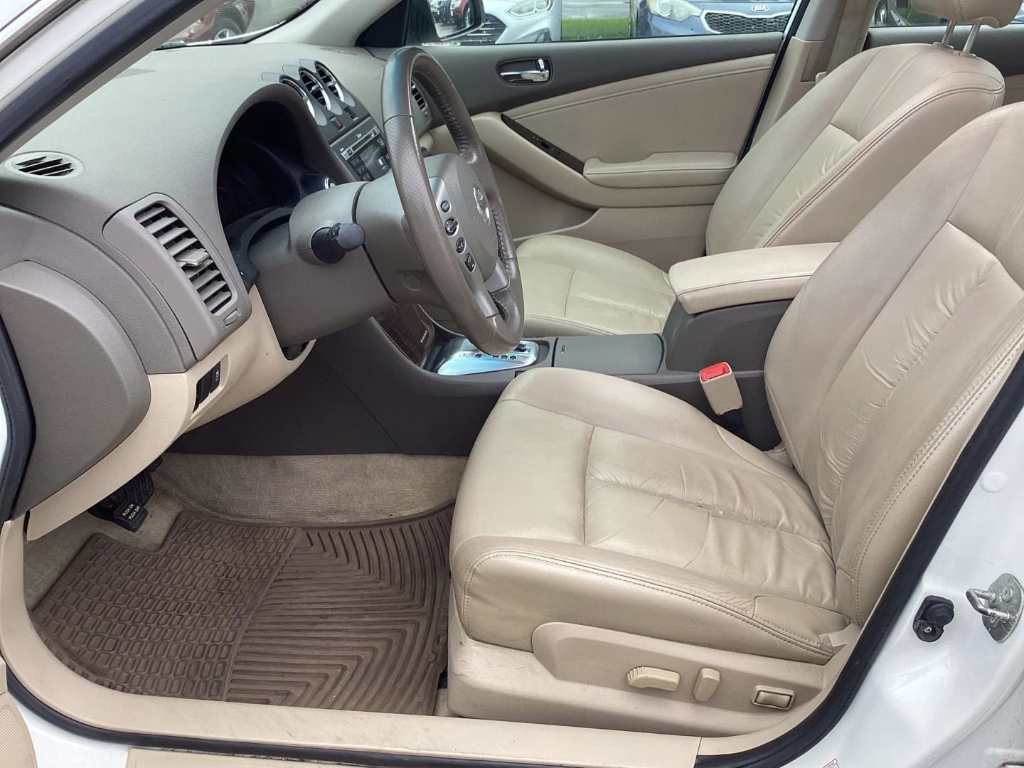Used 2011 Nissan Altima 3.5 SR w/ 3.5SR Premium Pkg FWD image 17