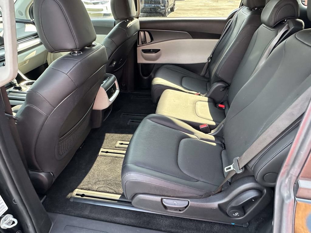 New 2024 Kia Carnival LX FWD image 9