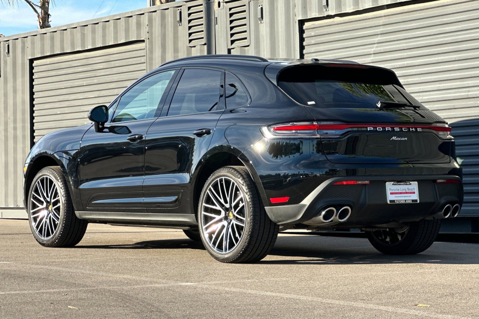 Used 2025 Porsche Macan image 3