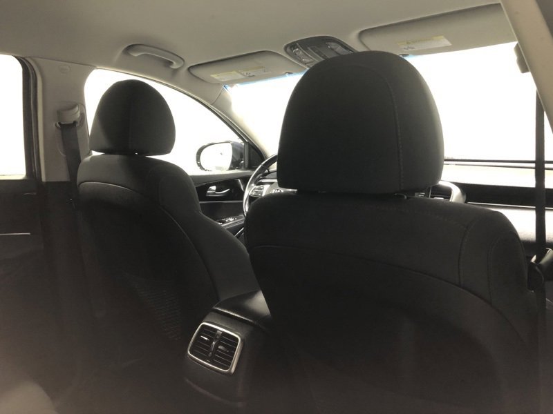 Used 2019 Kia Sorento LX w/ LX Convenience Package image 11