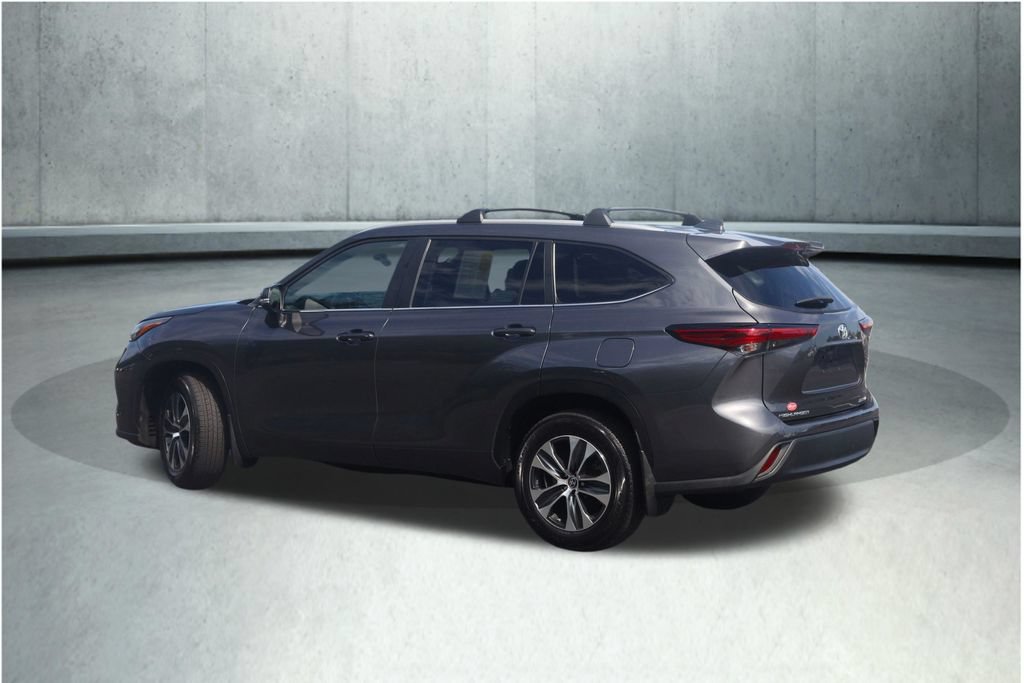Used 2023 Toyota Highlander XLE AWD/4WD image 25