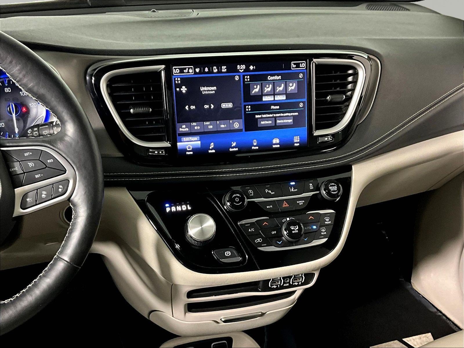 Used 2021 Chrysler Pacifica Touring-L FWD image 9