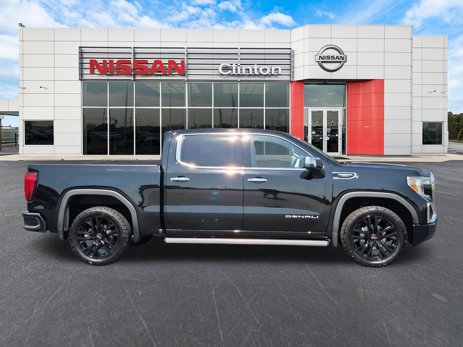 Used 2020 GMC Sierra 1500 Denali w/ Denali Ultimate Package AWD/4WD image 2