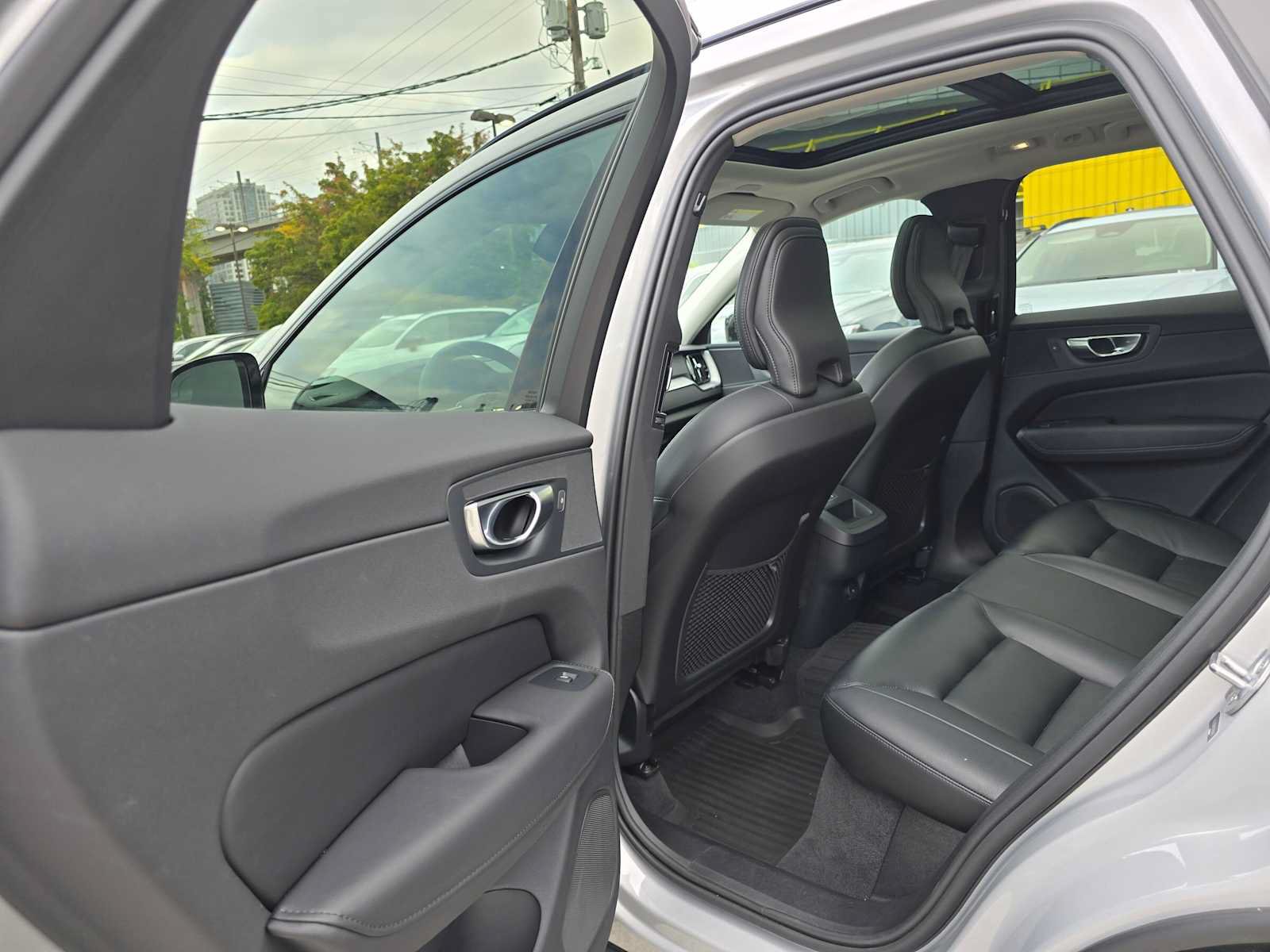 Certified 2024 Volvo XC60 B5 Core w/ Protection Package Premier AWD/4WD image 16