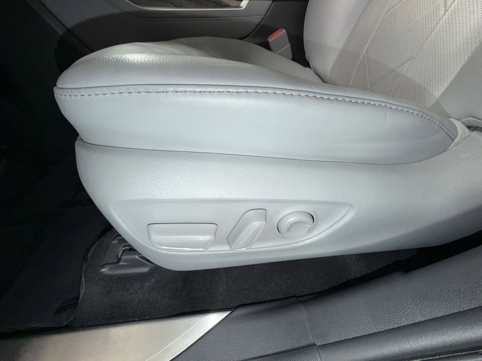 Used 2021 Toyota Highlander Platinum image 14