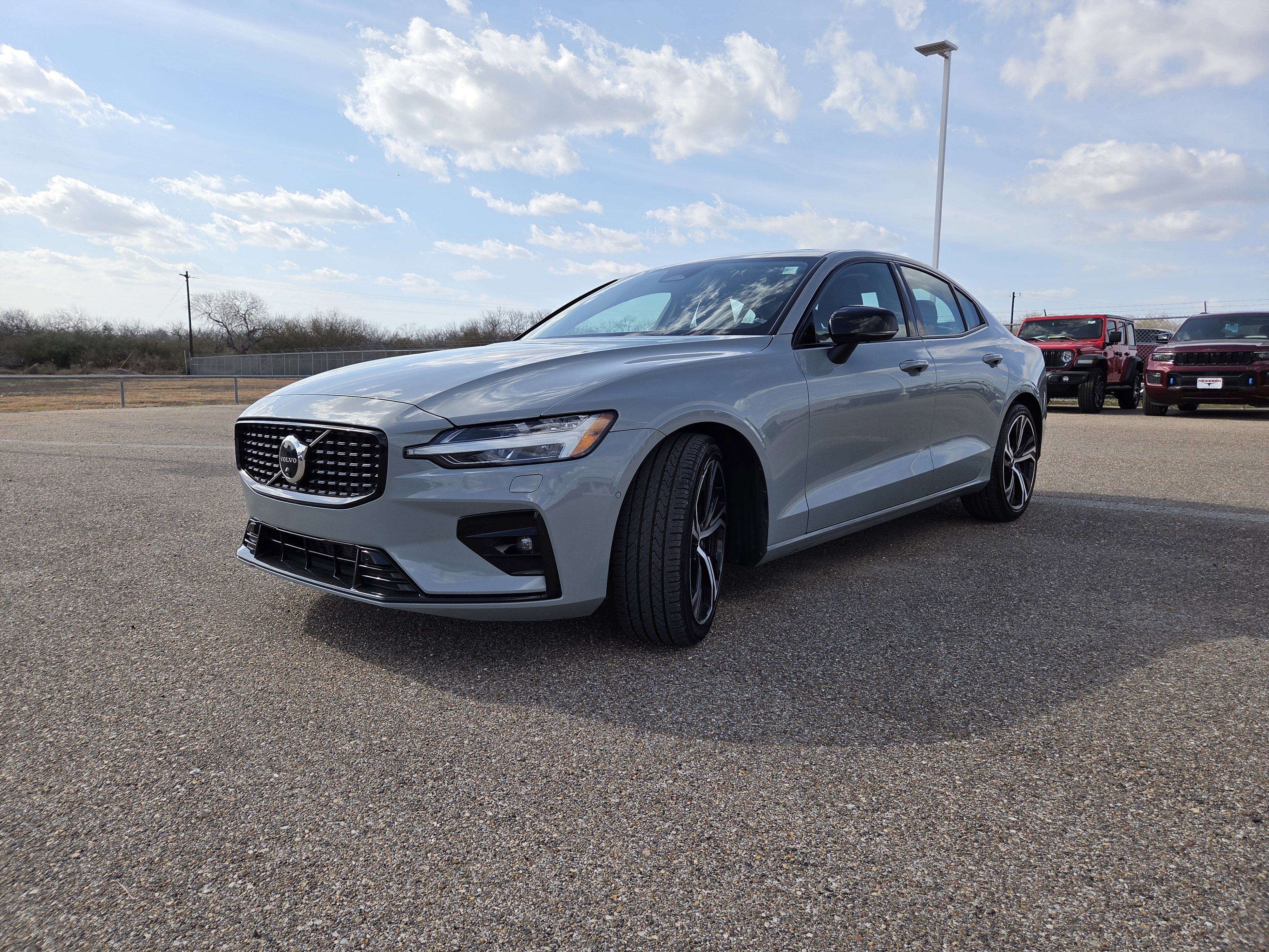 Used 2024 Volvo S60 B5 Plus image 3