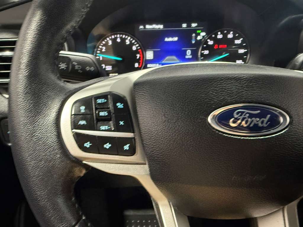 Used 2022 Ford Explorer XLT w/ Equipment Group 202A RWD image 19