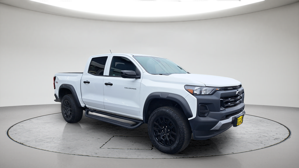 Used 2023 Chevrolet Colorado Trail Boss w/ Technology Package AWD/4WD image 1