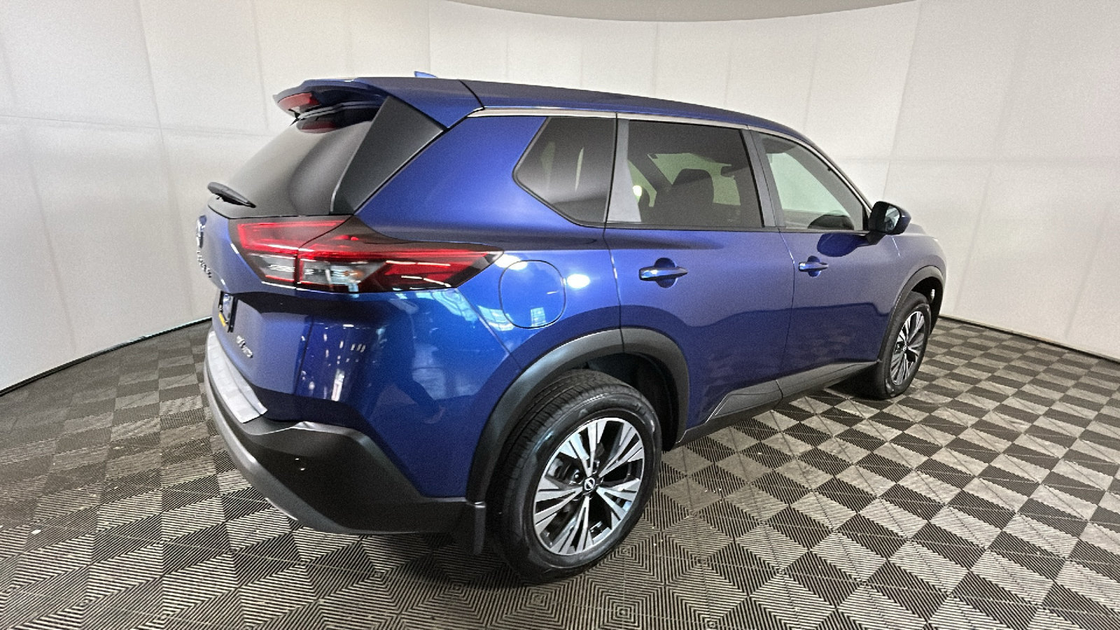 Used 2023 Nissan Rogue SV AWD/4WD image 3
