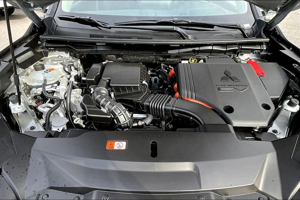 New 2025 Mitsubishi Outlander SE image 12