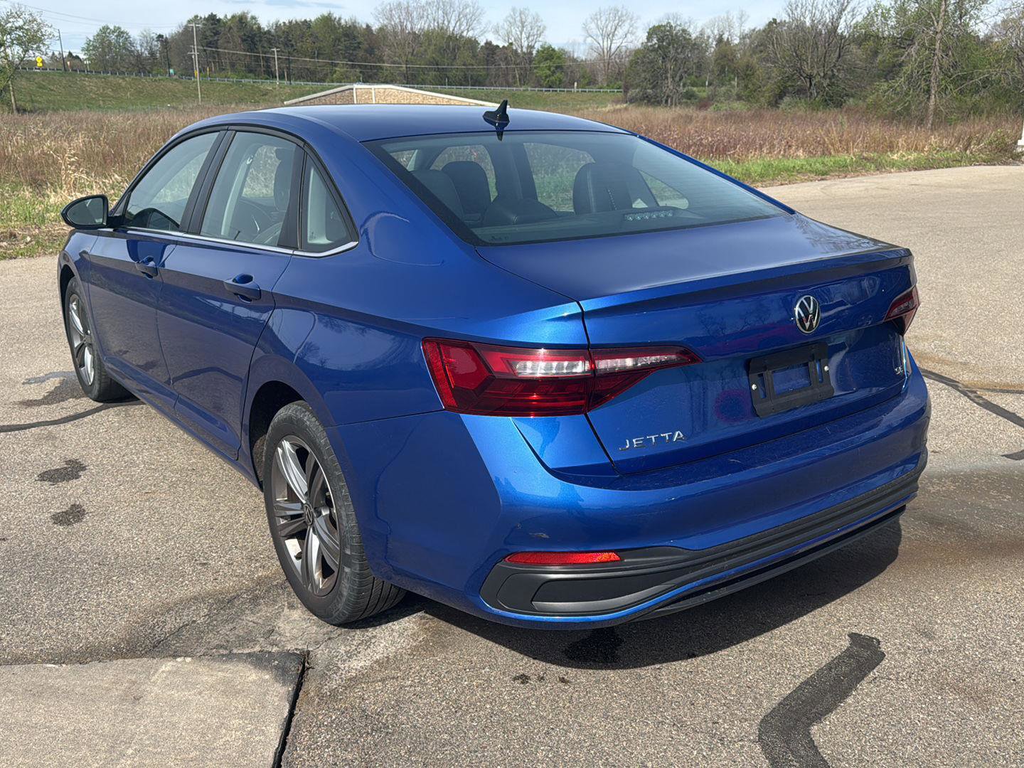 Used 2024 Volkswagen Jetta SE FWD image 3