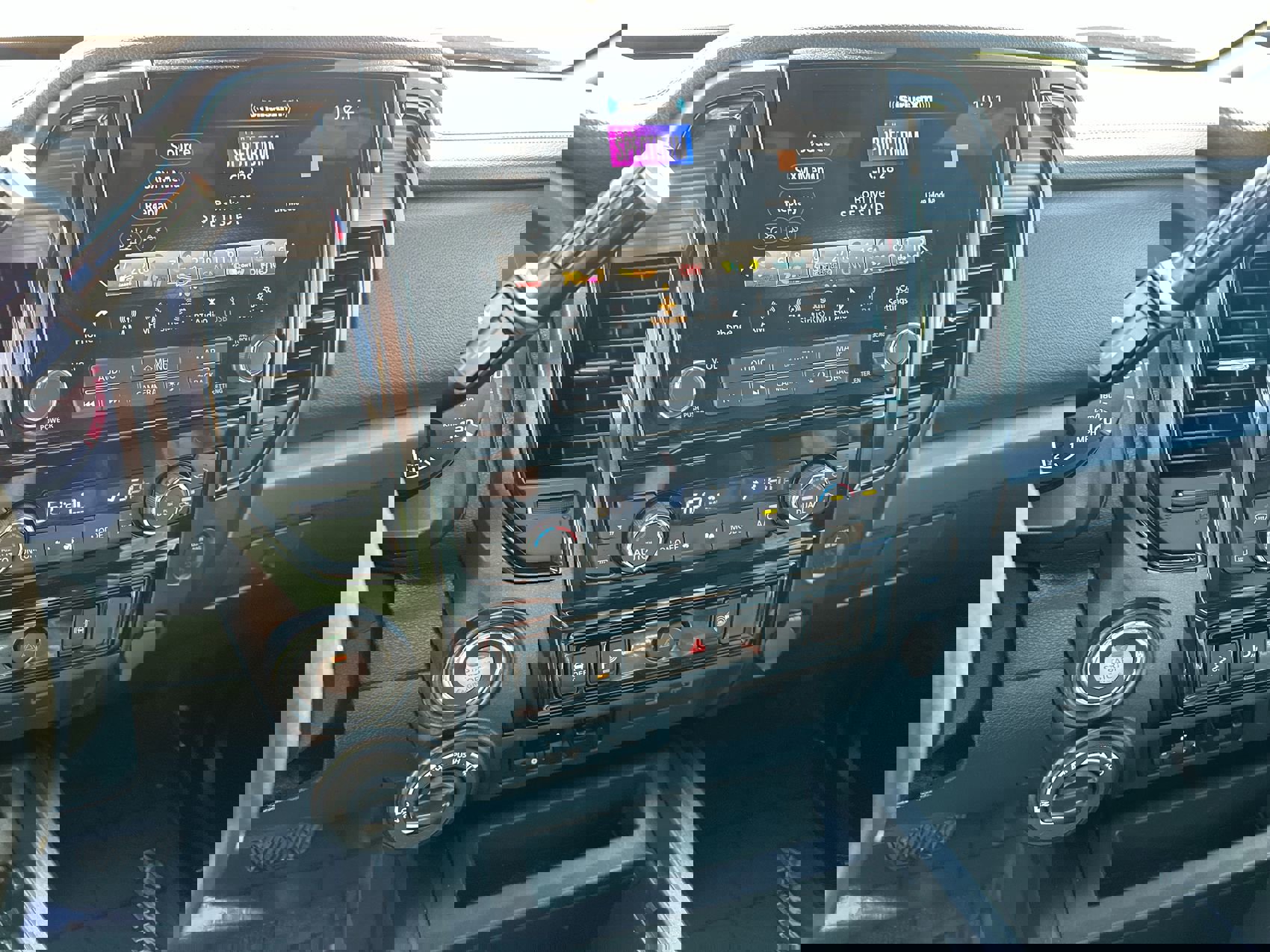 Used 2022 Nissan Titan PRO-4X w/ Pro-4x Utility Package image 15