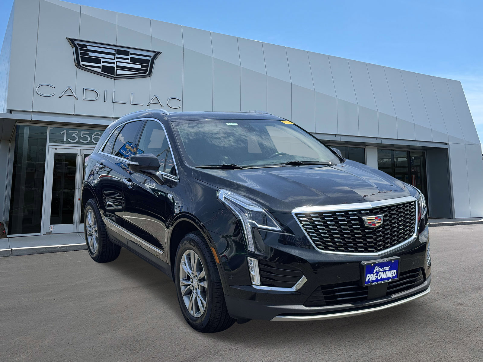 Used 2021 Cadillac XT5 Premium Luxury AWD/4WD image 2