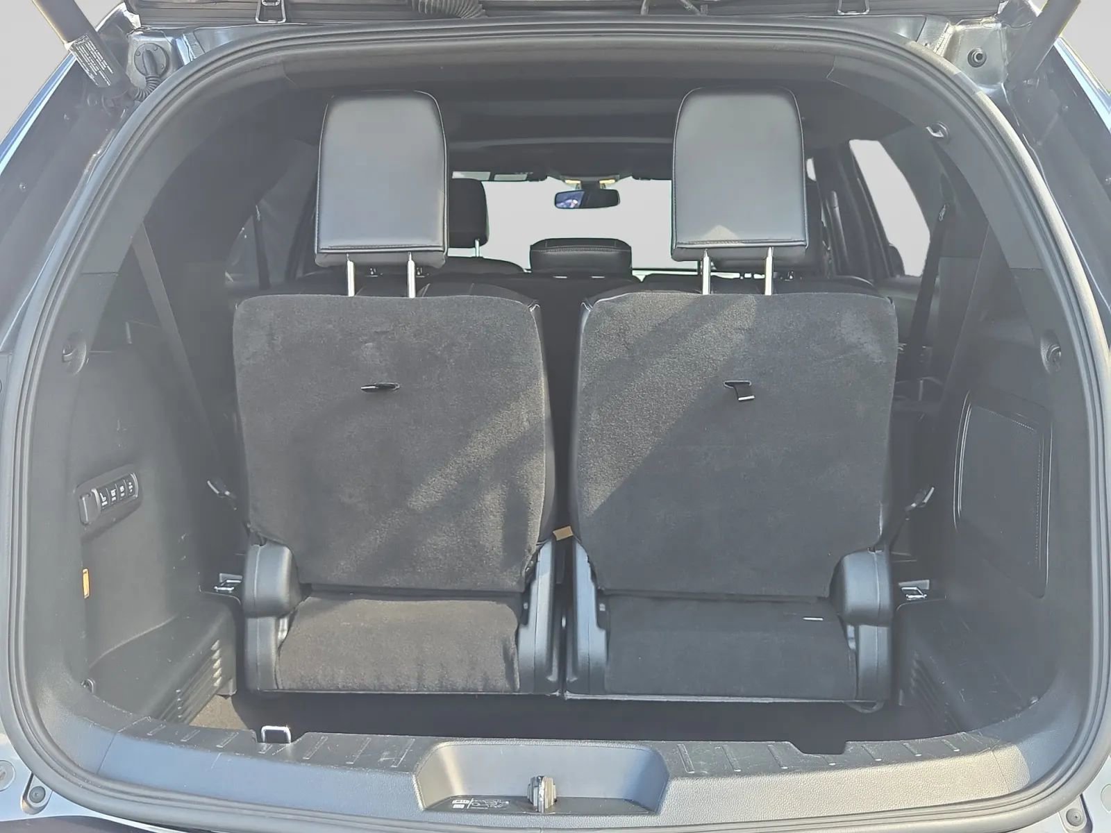 Used 2019 Ford Explorer Platinum image 29