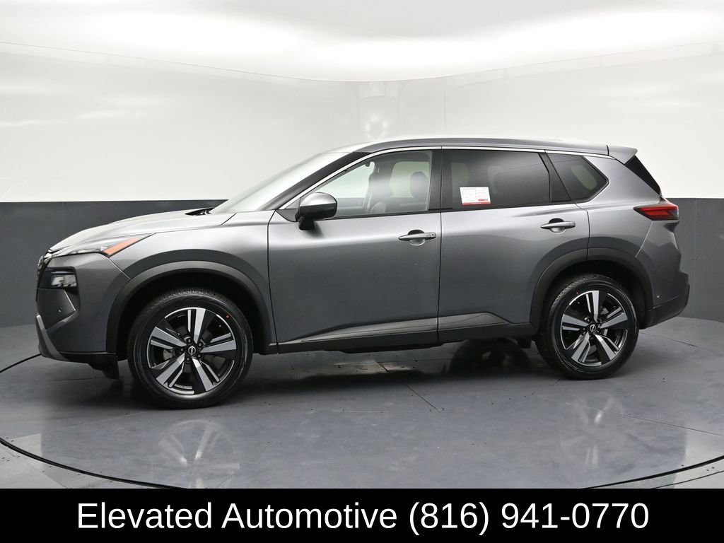 Used 2025 Nissan Rogue SL image 2