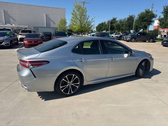 Used 2018 Toyota Camry SE w/ Convenience Package FWD image 3