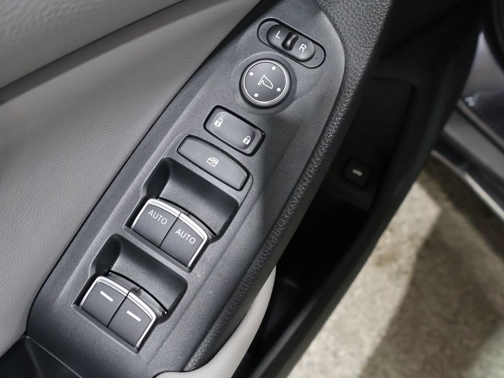 Used 2018 Honda Accord Touring image 14