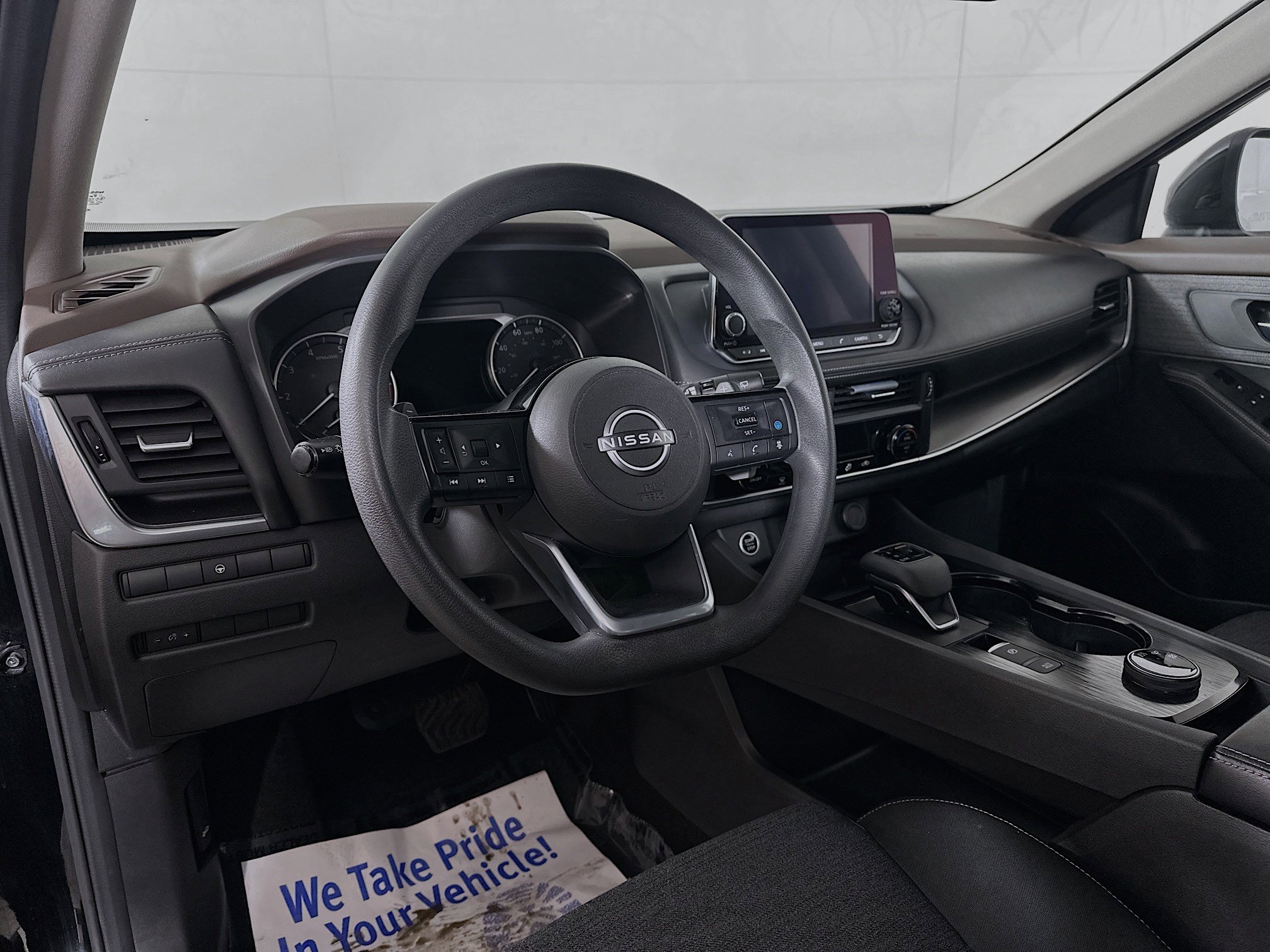Used 2023 Nissan Rogue SV image 9