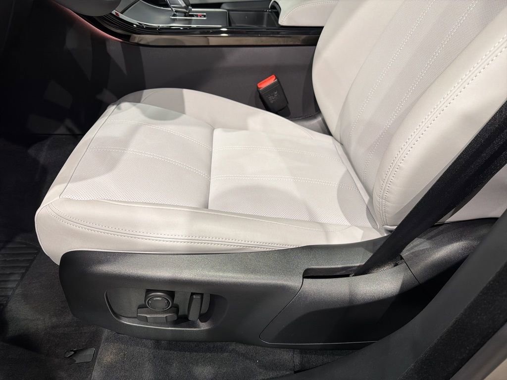 Used 2026 Land Rover Range Rover Velar Dynamic SE image 11