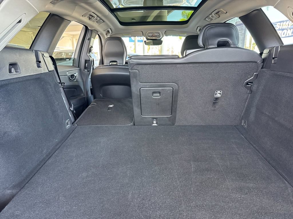 Certified 2025 Volvo XC60 B5 Core image 14