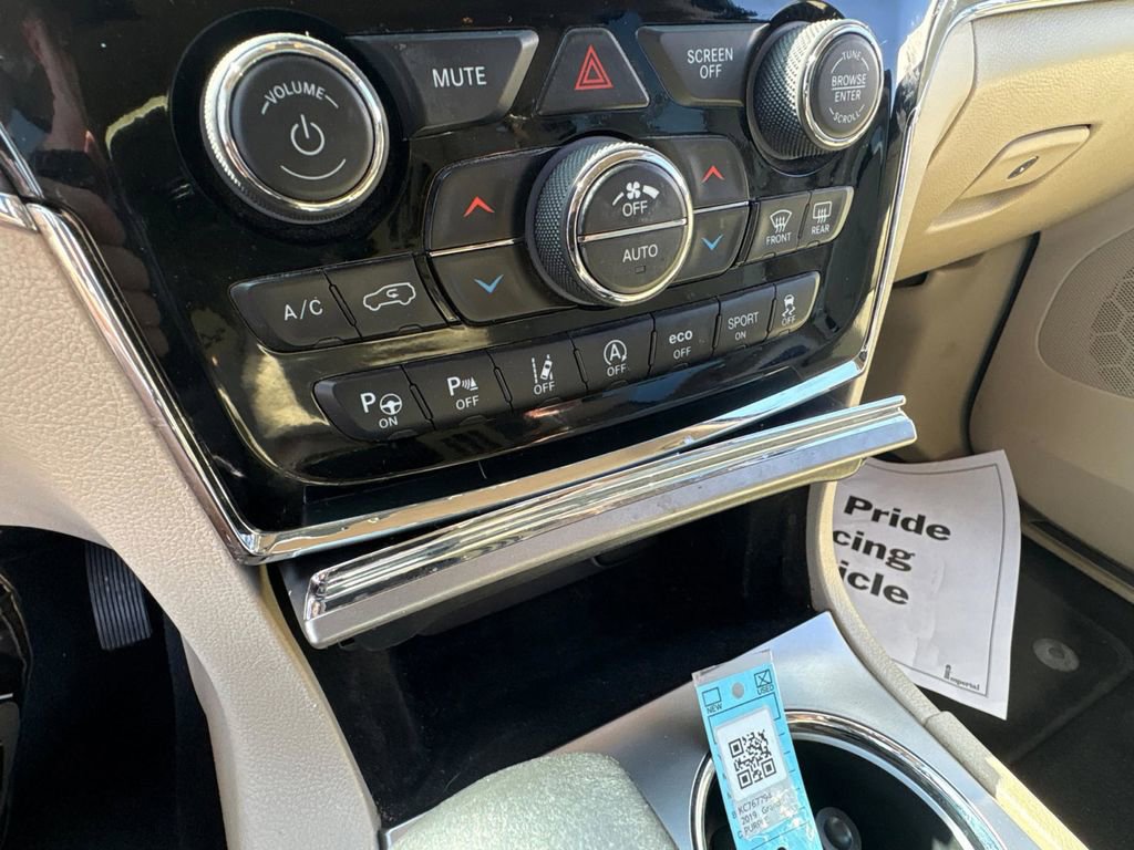 Used 2019 Jeep Grand Cherokee Limited AWD/4WD image 25