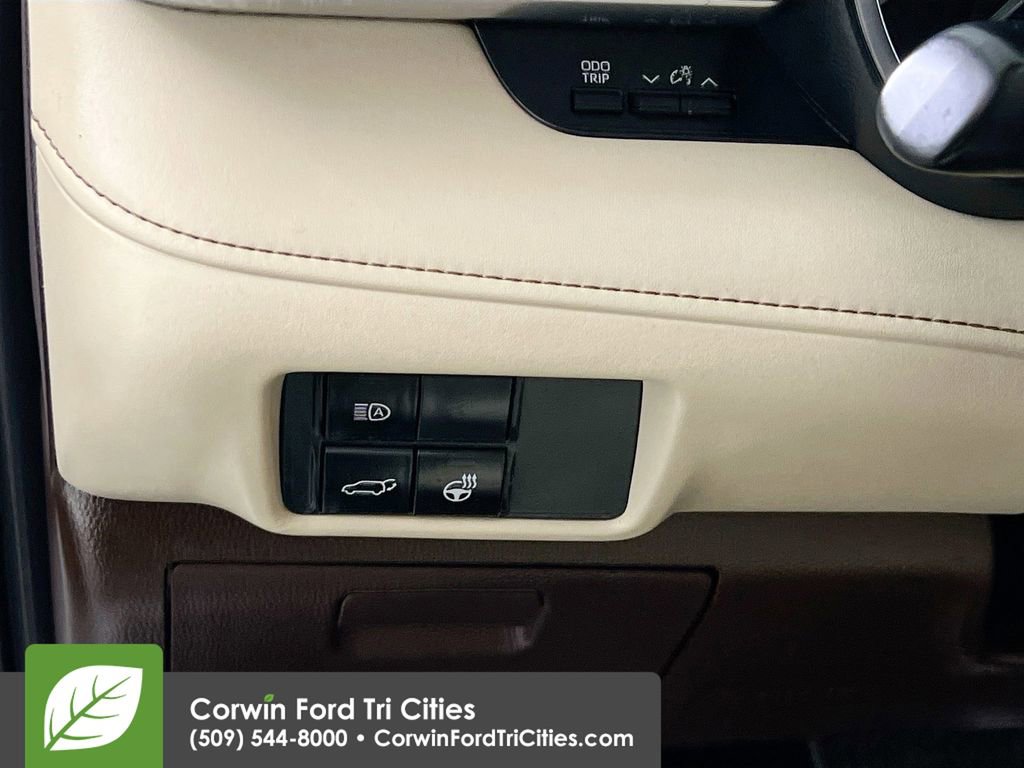 Used 2021 Toyota Highlander Limited image 18