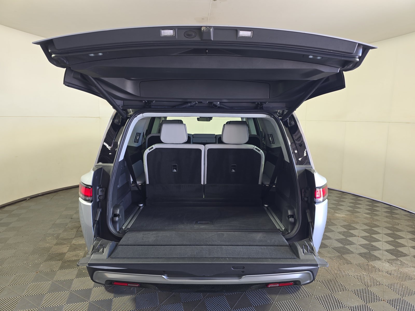 Used 2023 Rivian R1S Adventure Quad AWD/4WD image 15