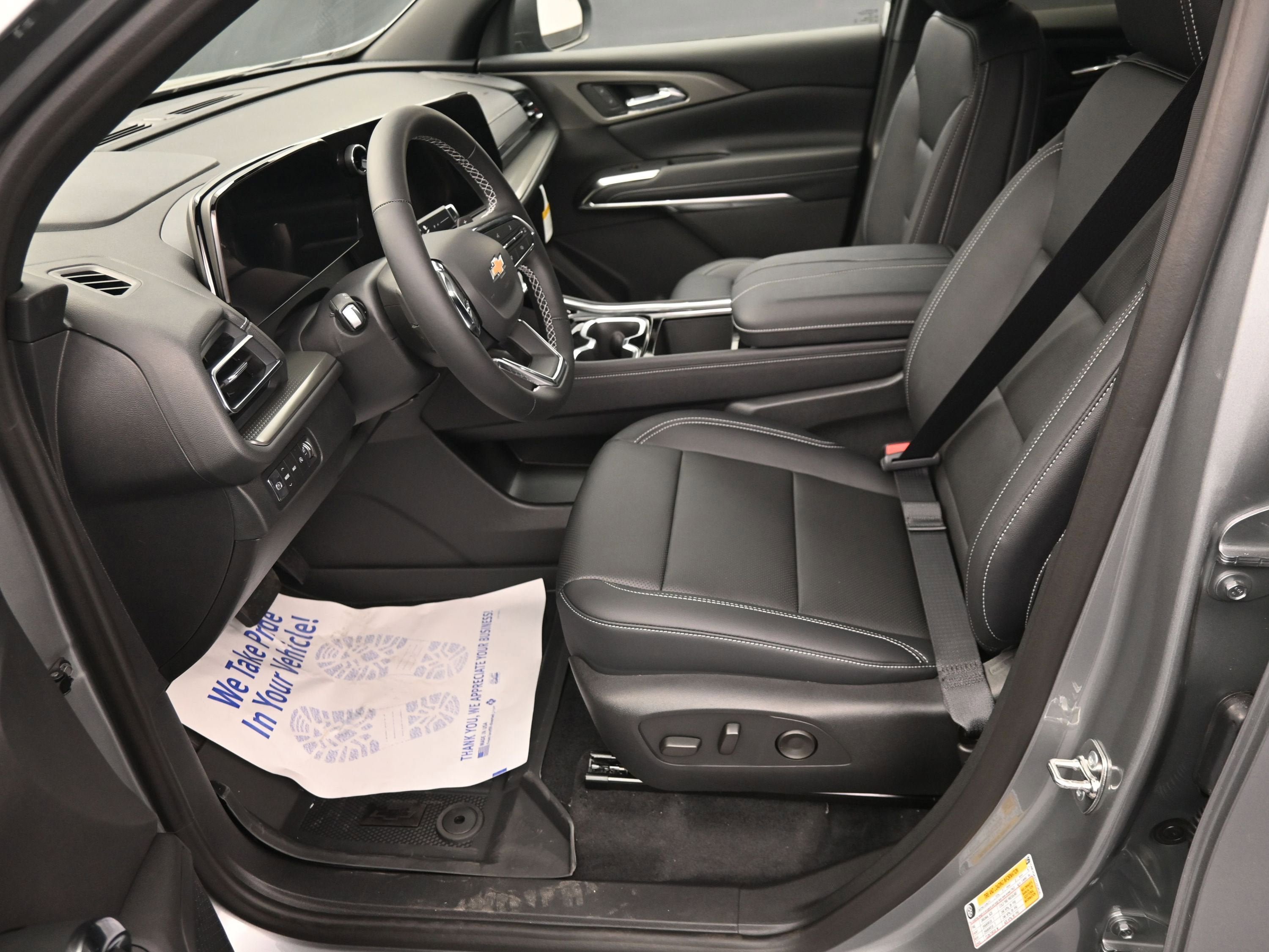 New 2026 Chevrolet Traverse LT w/ Driver Confidence Package AWD/4WD image 10