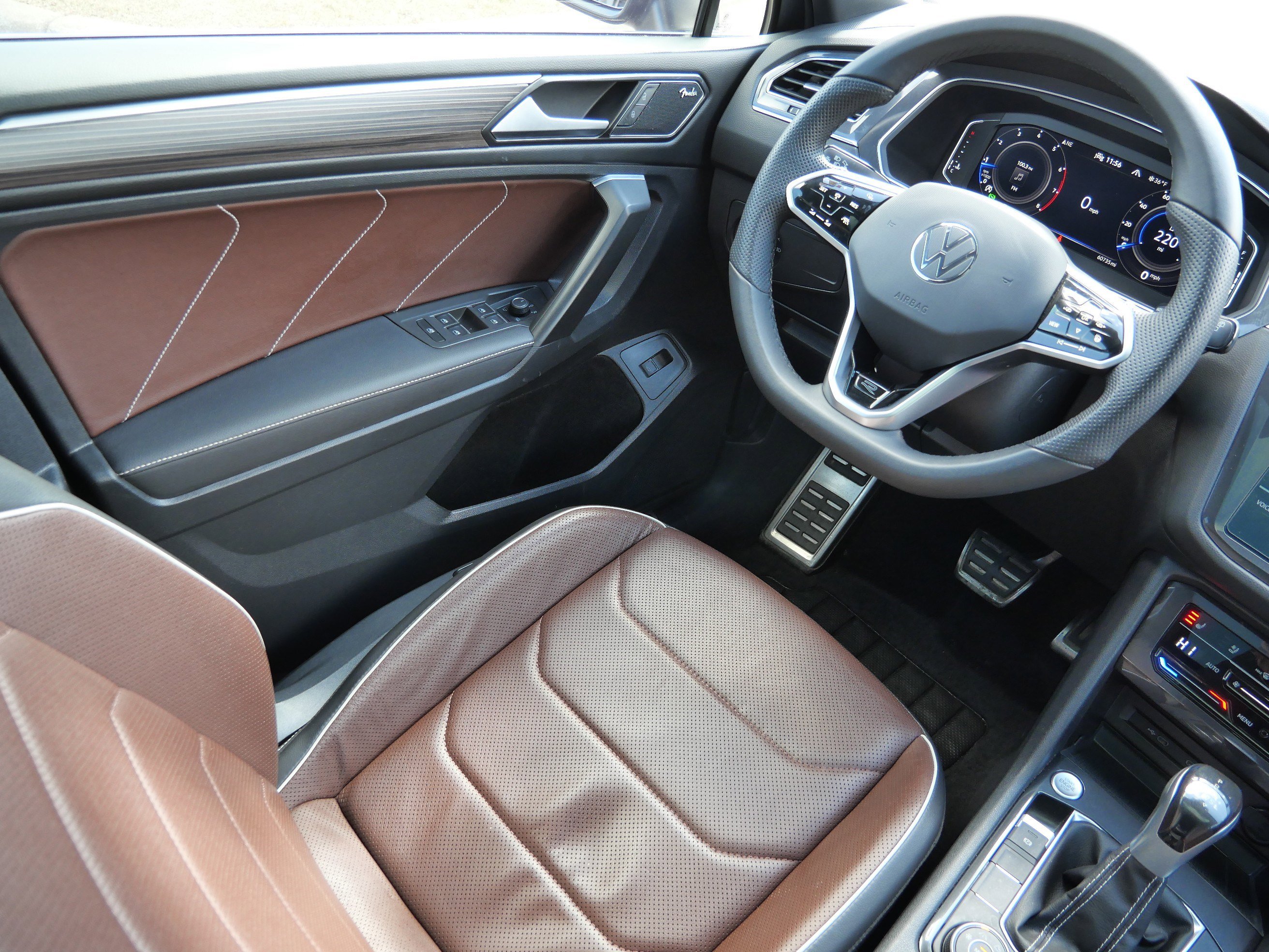 Used 2022 Volkswagen Tiguan SEL R-Line image 9