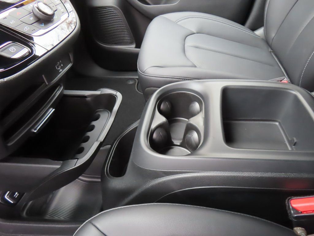 New 2026 Chrysler Pacifica Select image 6