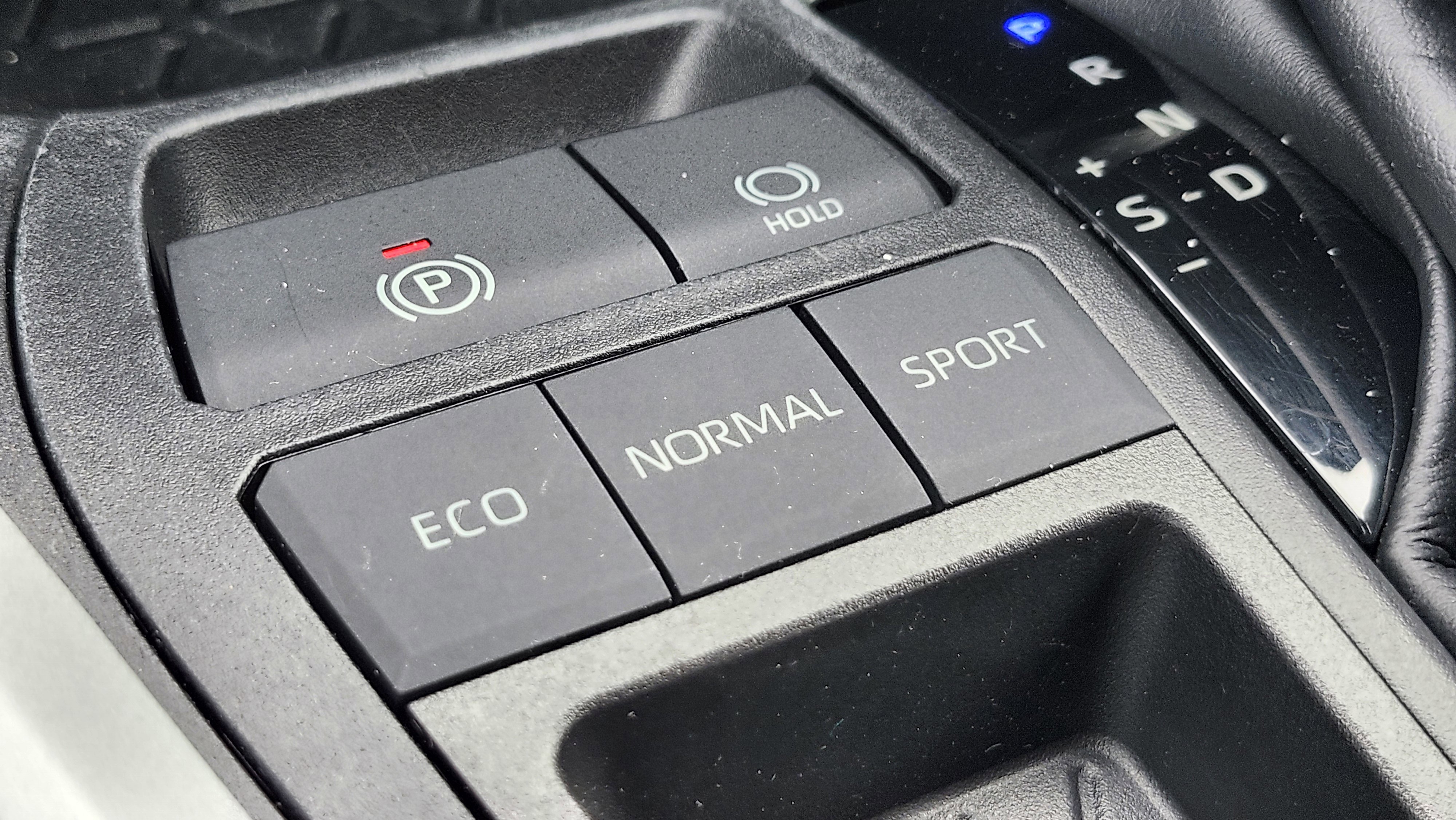 Used 2020 Toyota RAV4 XLE image 30