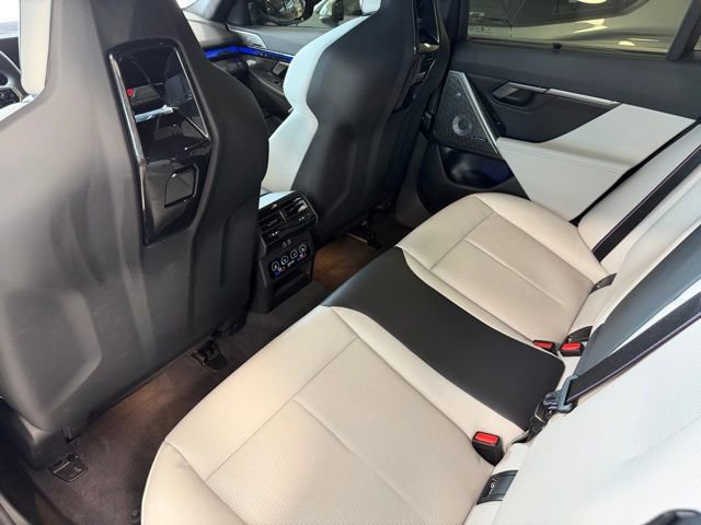 Used 2025 BMW M5 w/ Carbon Package image 20