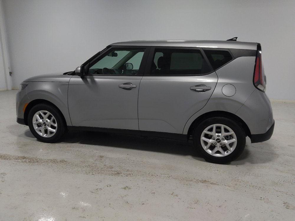 Used 2025 Kia Soul LX image 3