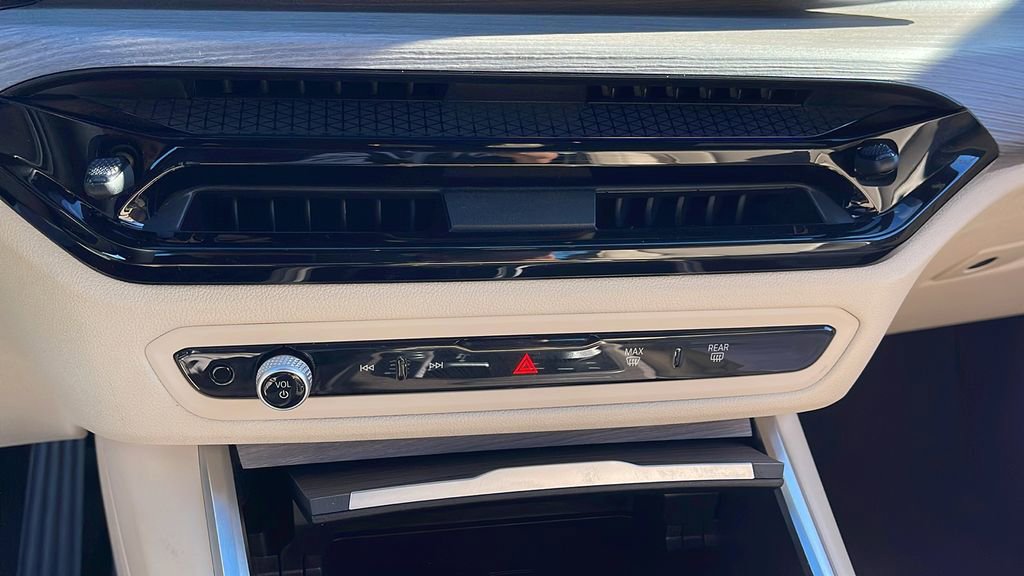 Used 2025 BMW 430i Coupe w/ Premium Package image 18