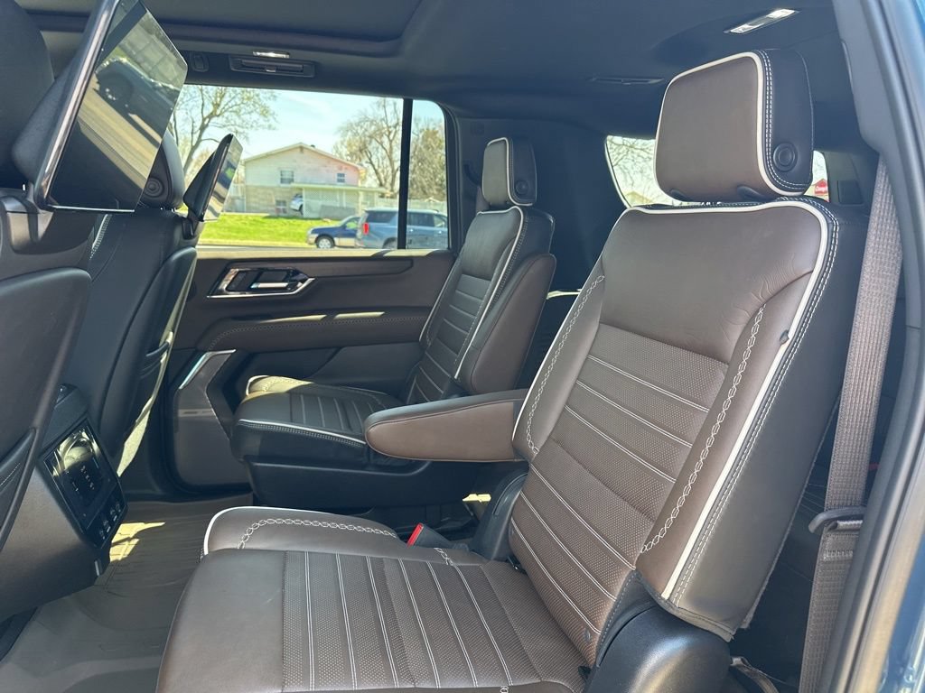 Used 2025 GMC Yukon XL Denali Ultimate w/ LPO, Floor Liner Package AWD/4WD image 19