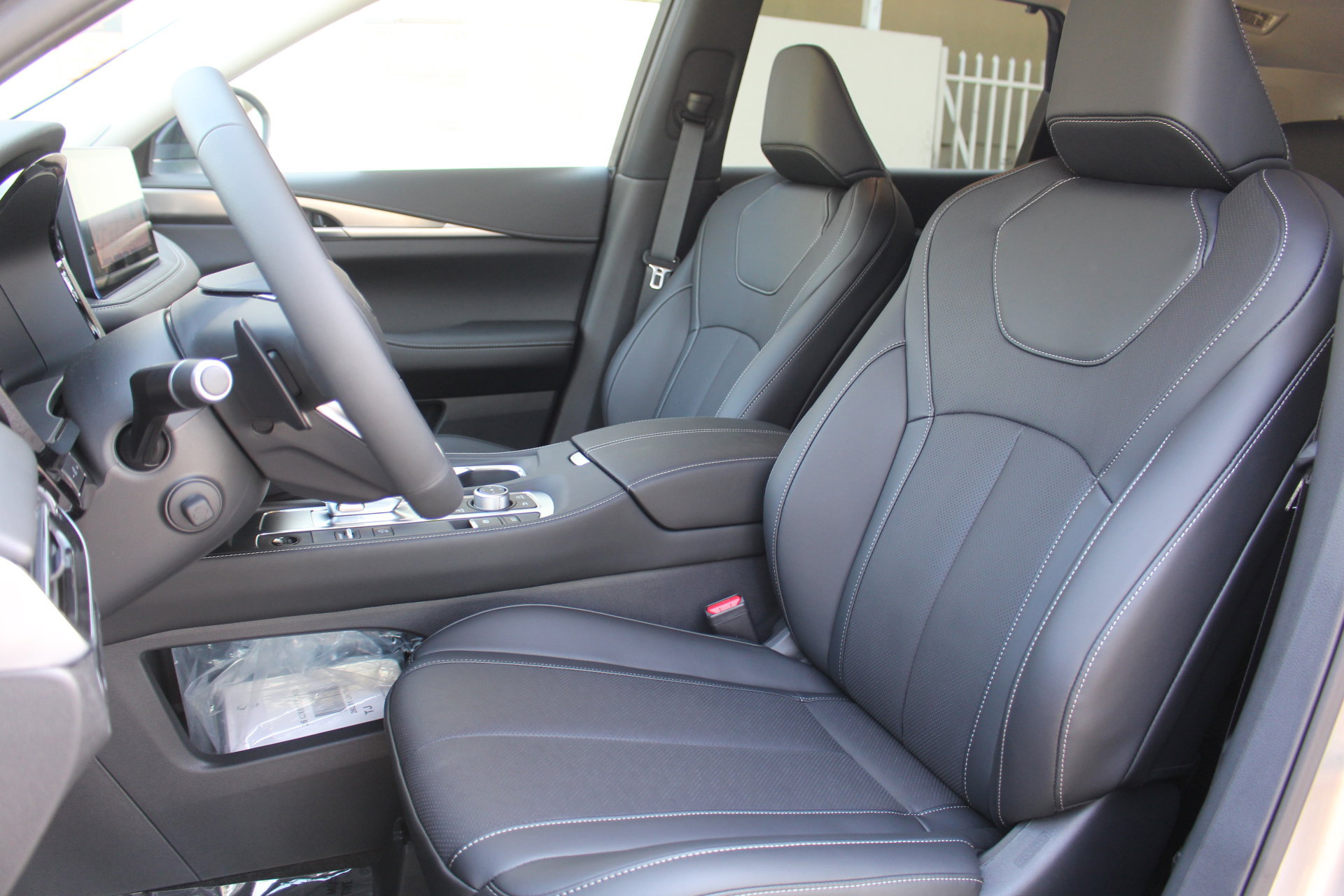 Certified 2026 INFINITI QX60 Luxe w/ Cargo Package FWD image 13