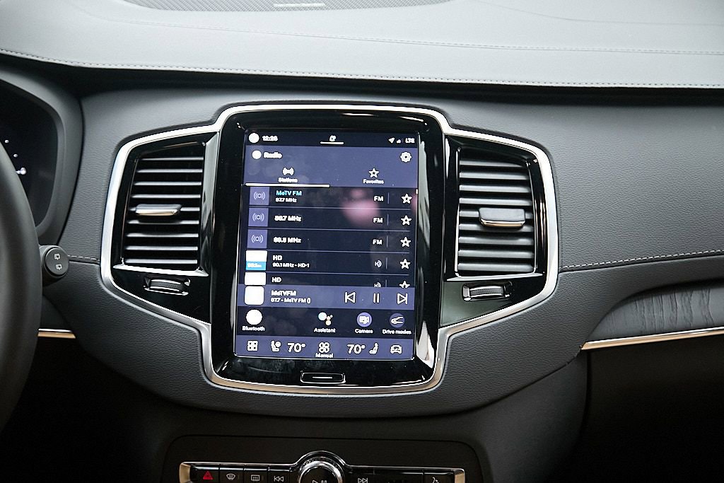 Certified 2024 Volvo XC90 T8 Ultimate w/ Protection Package image 31