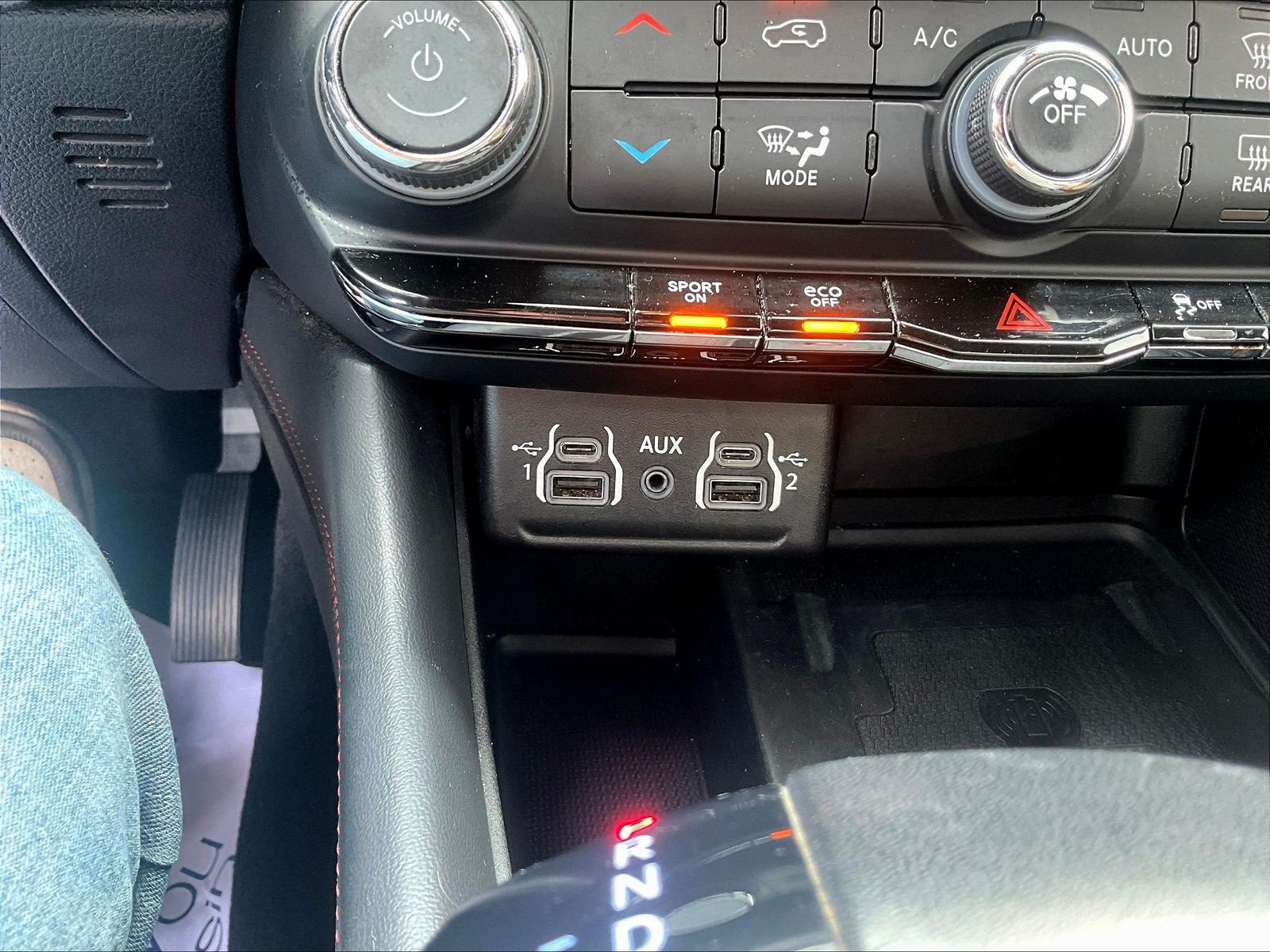 Used 2023 Dodge Durango R/T w/ Blacktop Package RWD image 16