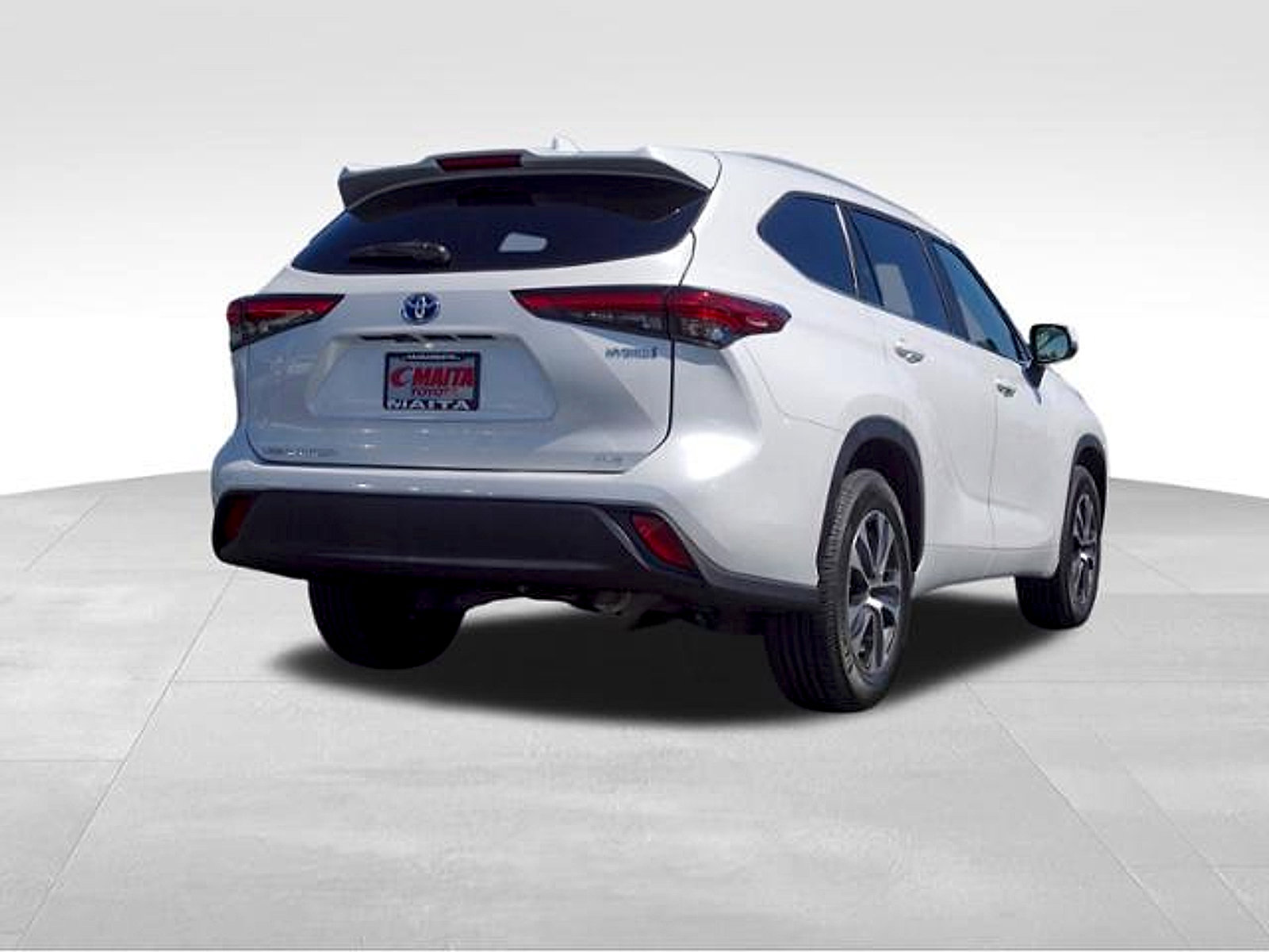 Used 2023 Toyota Highlander XLE FWD image 3