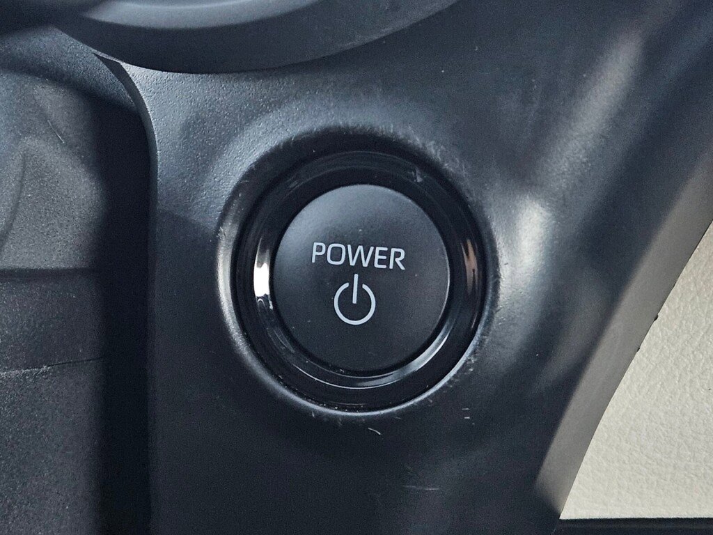 Used 2025 Toyota Sienna Platinum image 23