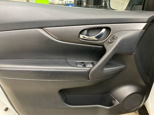 Used 2014 Nissan Rogue SV w/ SV Premium Package image 25