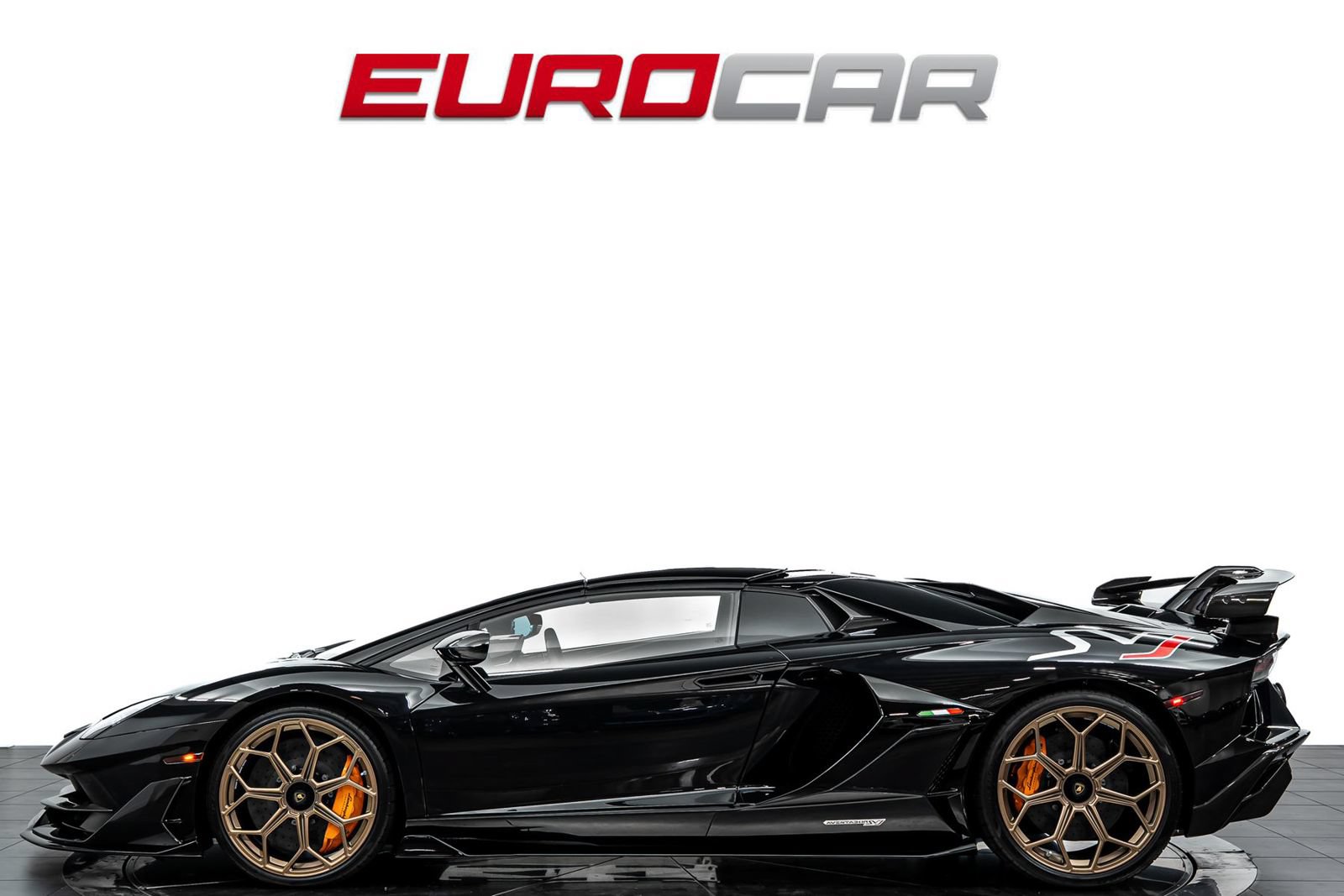 Used 2021 Lamborghini Aventador SVJ AWD/4WD image 3