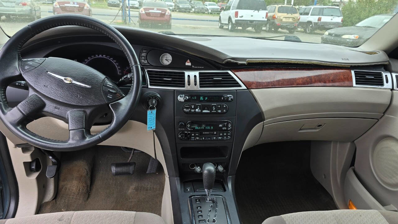 Used 2005 Chrysler Pacifica Touring image 9