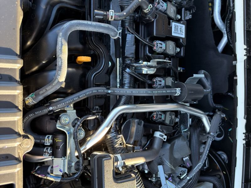 Certified 2025 Nissan Kicks SR image 11