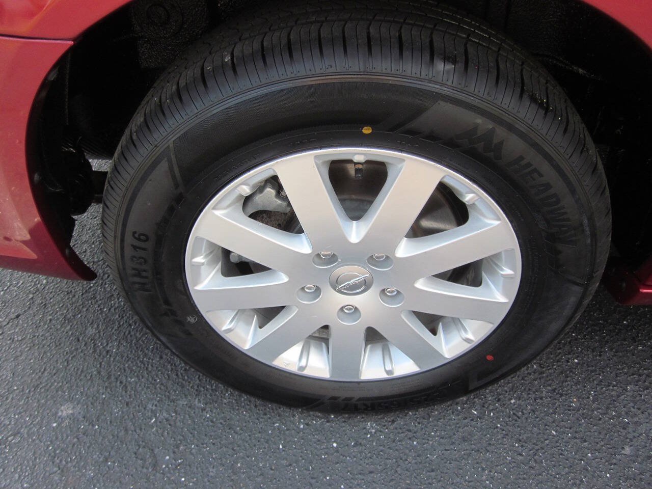 Used 2015 Chrysler Town & Country Touring FWD image 19
