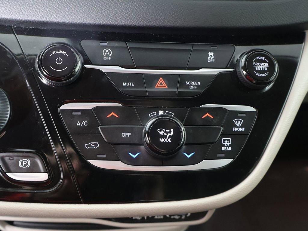 Used 2023 Chrysler Voyager LX image 48