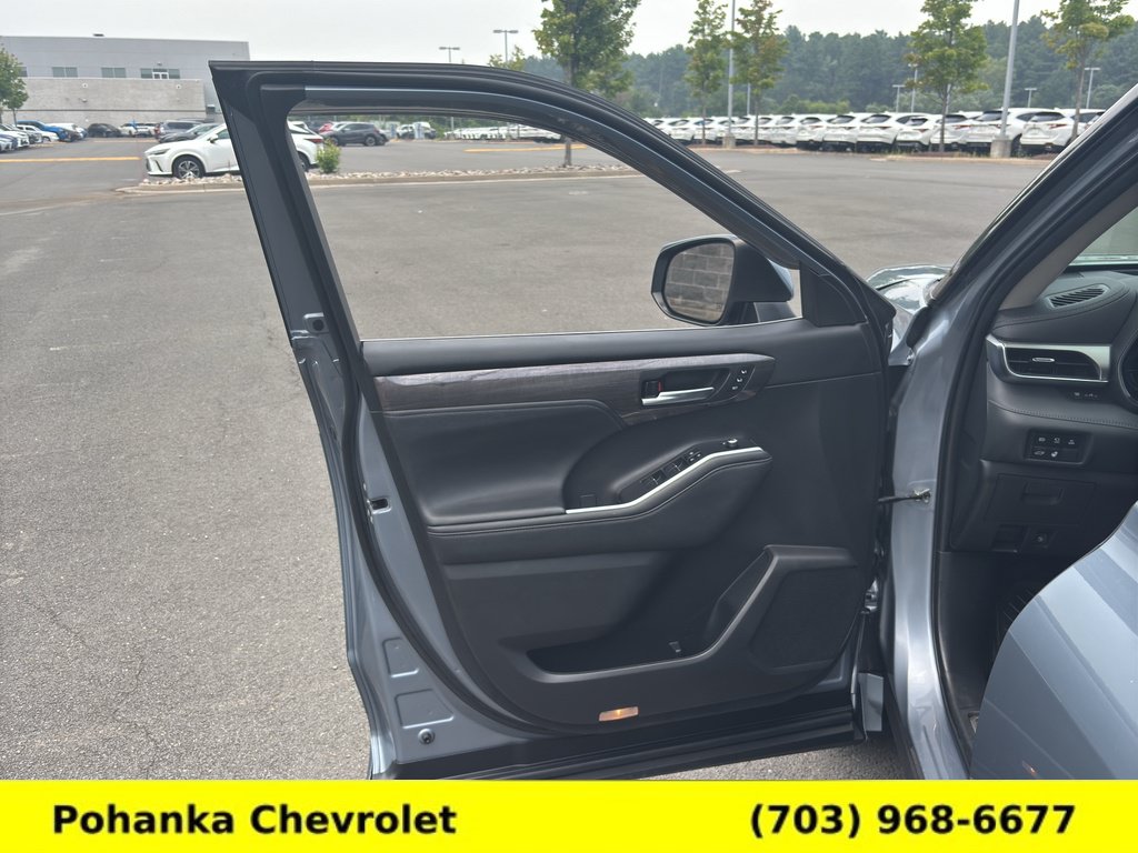 Used 2023 Toyota Highlander Platinum AWD/4WD image 22