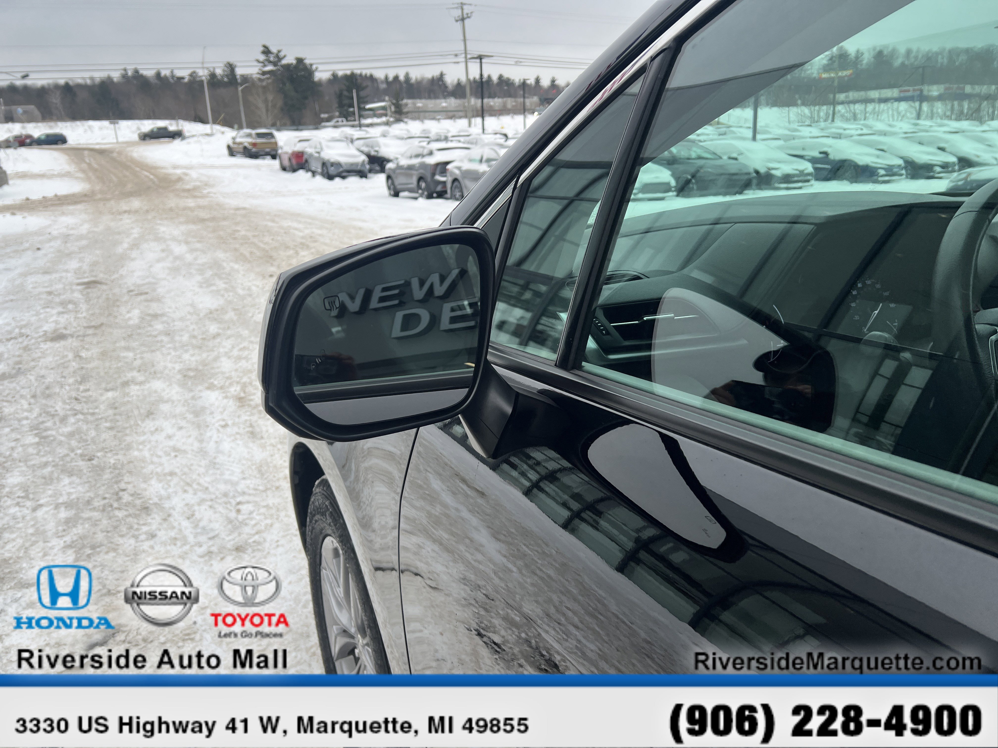 Used 2024 Toyota Sienna XLE FWD image 5