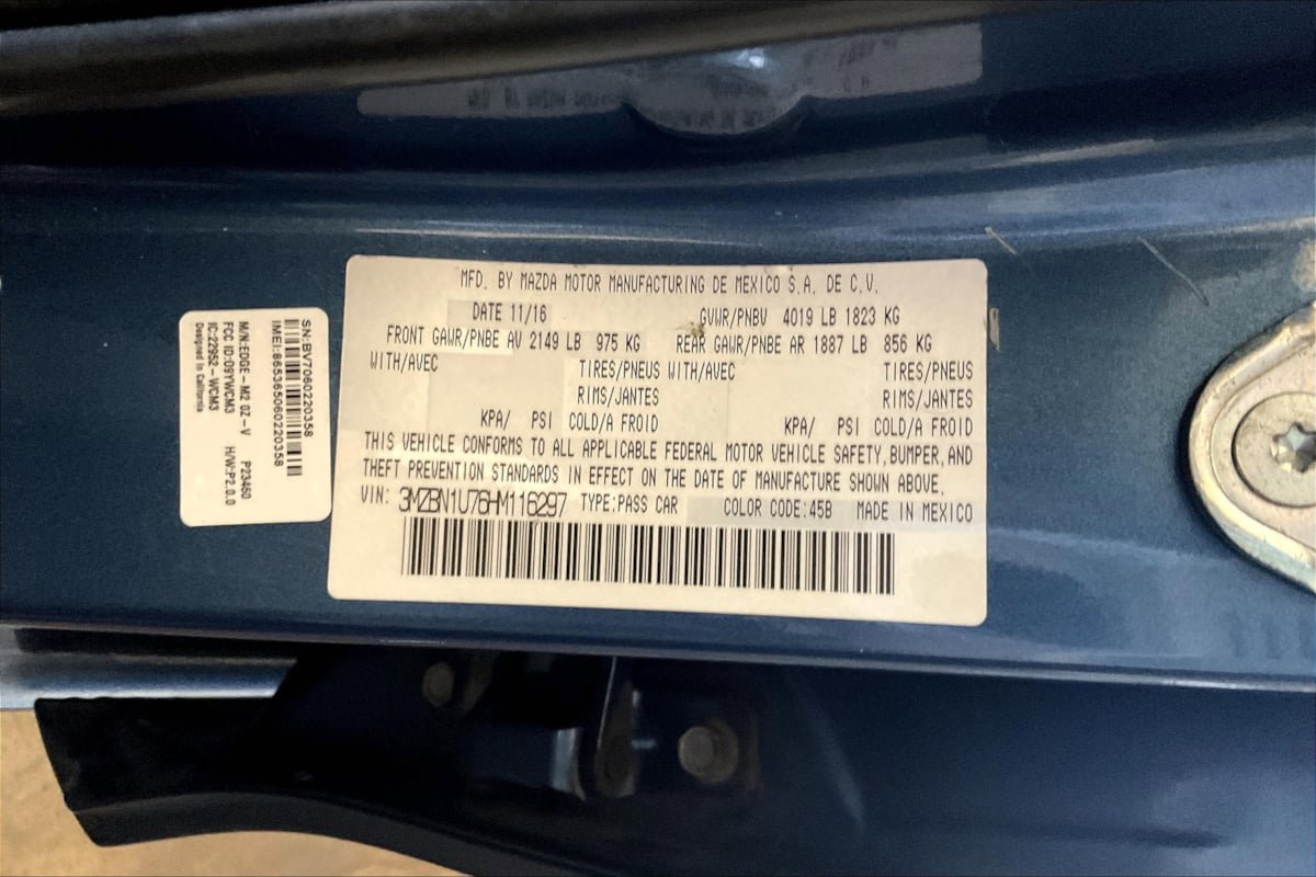 Used 2017 MAZDA MAZDA3 Sport FWD image 33