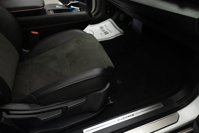 Used 2023 Nissan Ariya AWD image 11